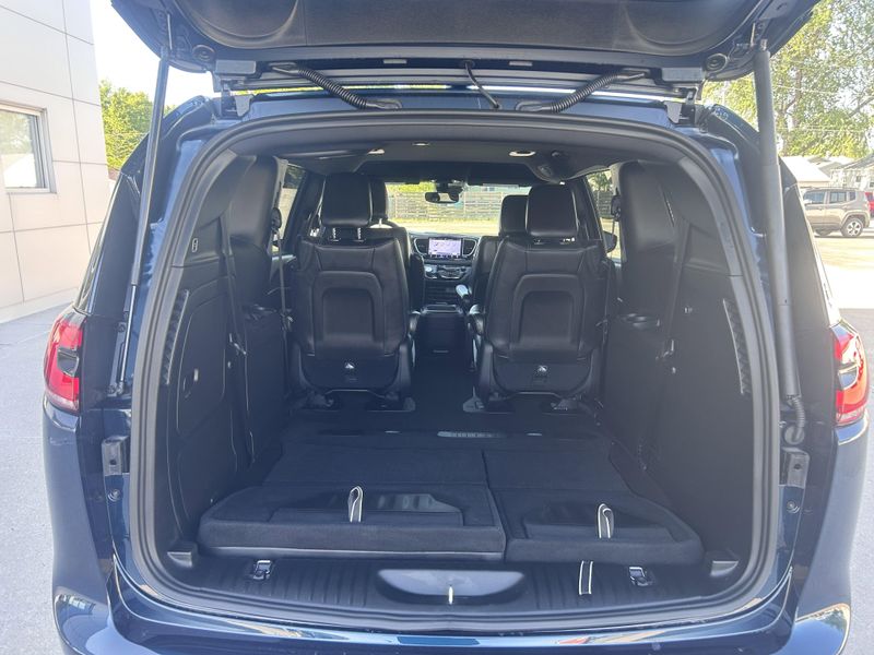 2025 Chrysler Pacifica Hybrid SelectImage 10