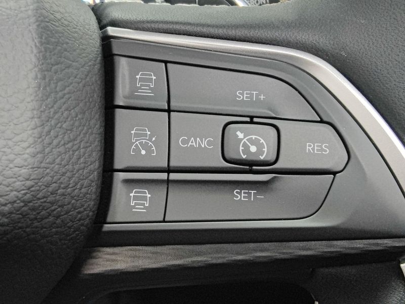 Used 2024 Jeep Grand Cherokee Altitude X 4X4 w/SunroofImage 30
