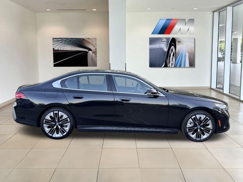 2025 BMW i5 xDrive40Image 9