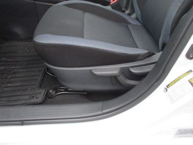 Used 2023 Nissan Versa SVImage 17