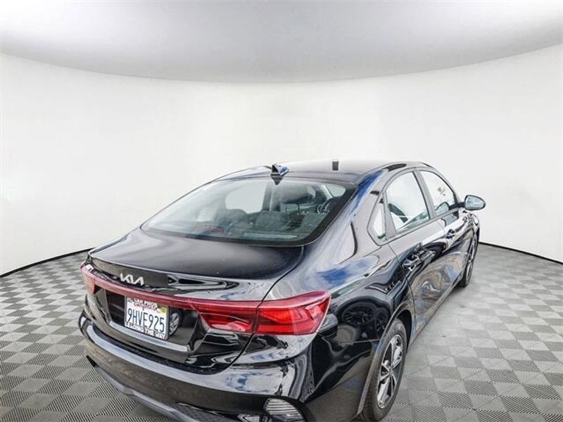 Used 2023 Kia Forte LXSImage 8