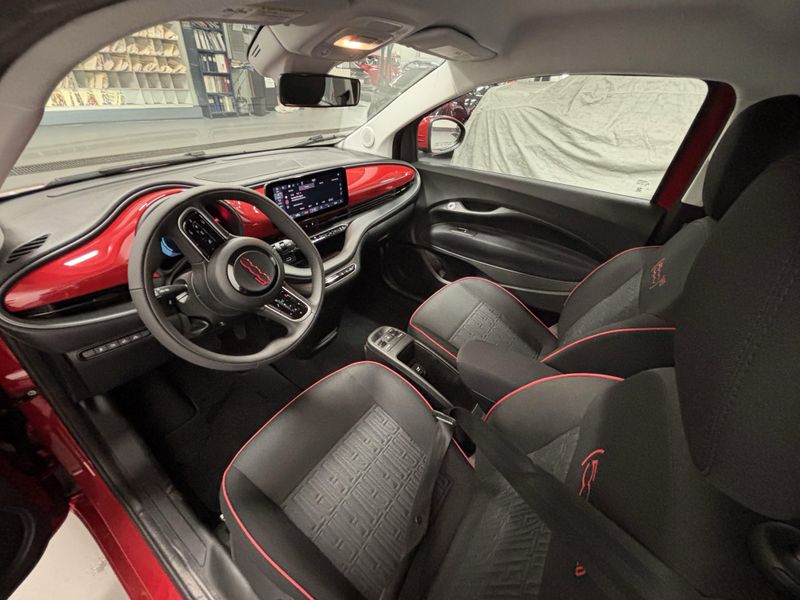 New 2024 Fiat 500e Inspi(red)Image 5