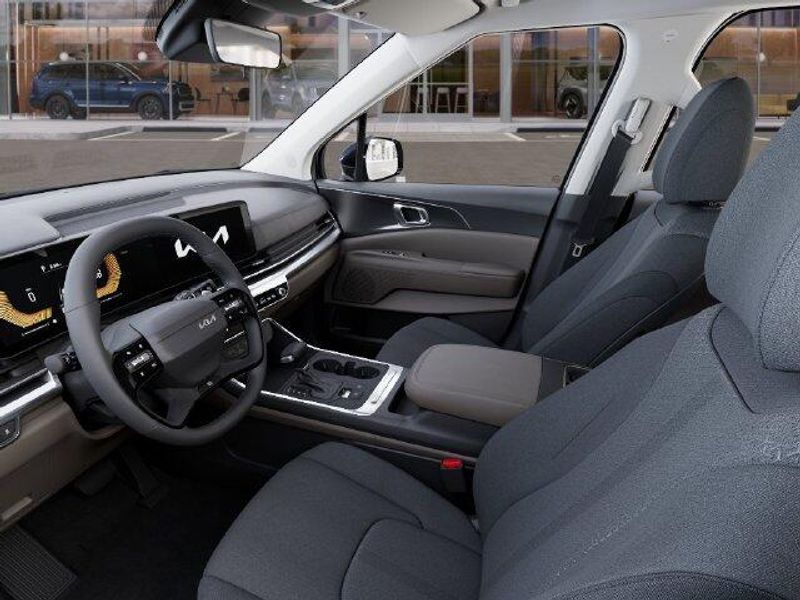 New 2027 Kia Carnival LXImage 18