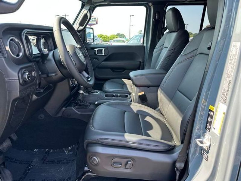 New 2025 Jeep Gladiator High Tide 4x4