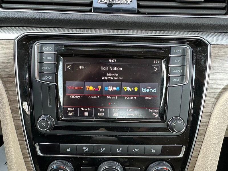 2018 Volkswagen Passat 2.0T SEImage 4