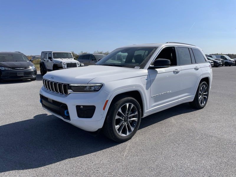 2024 Jeep Cherokee 4xe Overland photo 2