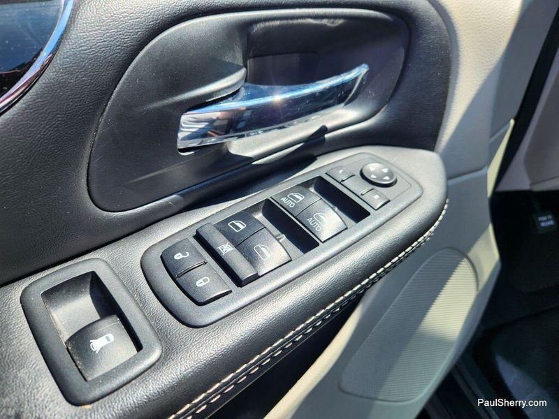 Used 2019 Dodge Grand Caravan SXTImage 44