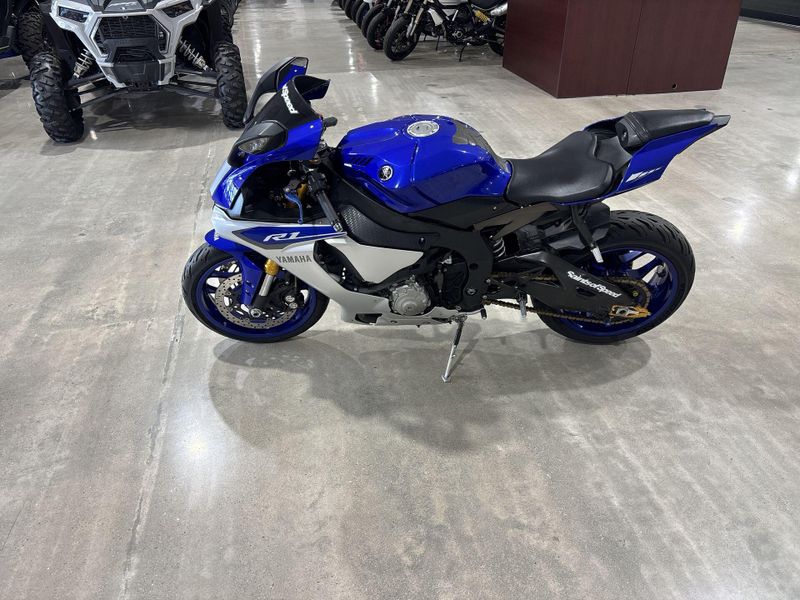 Used 2015 Yamaha YZF-R1 Image 12