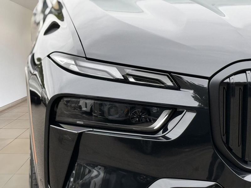 2026 BMW X7 xDrive40iImage 12