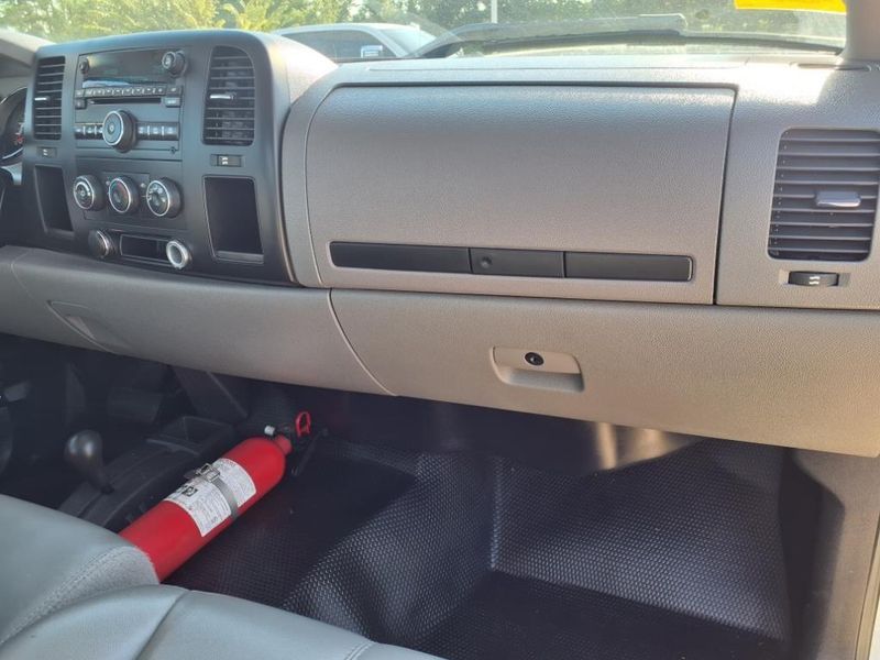 Used 2010 GMC Sierra 2500HD Work TruckImage 6