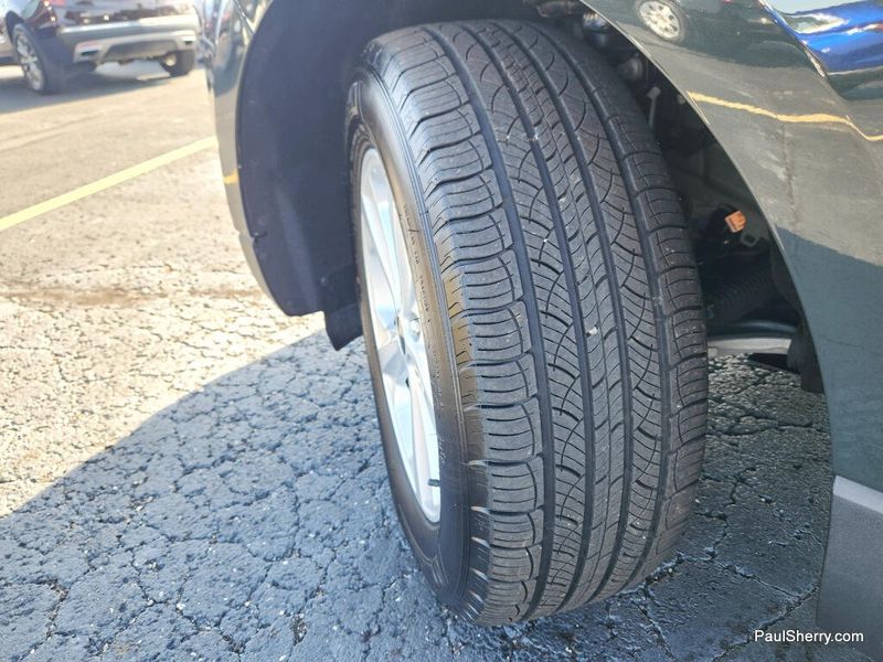 Used 2024 Ford Edge SE