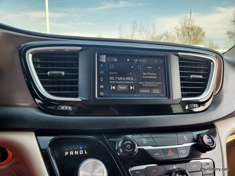 2023 Chrysler Voyager LXImage 43