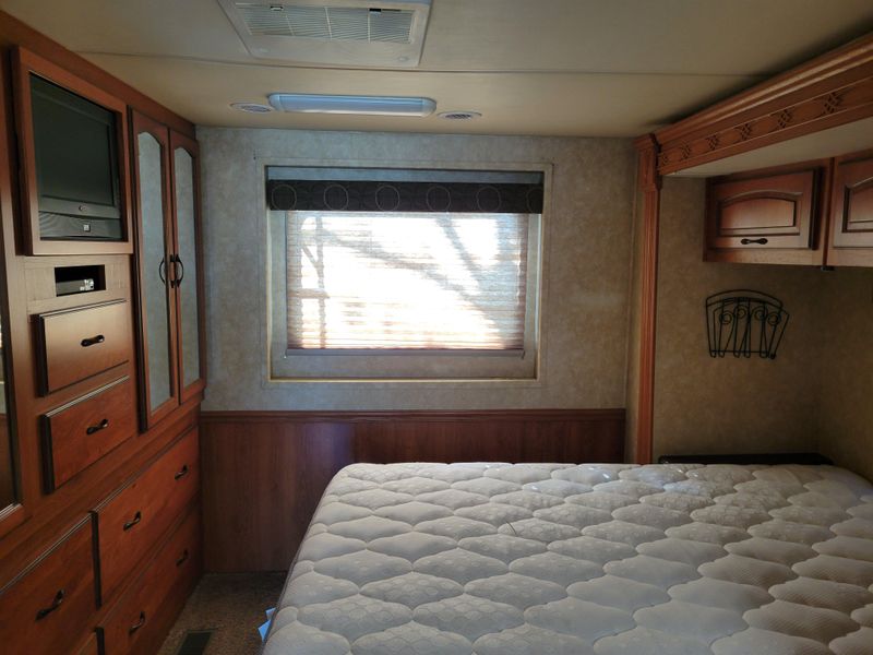 Used 2011 COACHMAN BY FOREST R ENCOUNTER 37-TZ Image 28