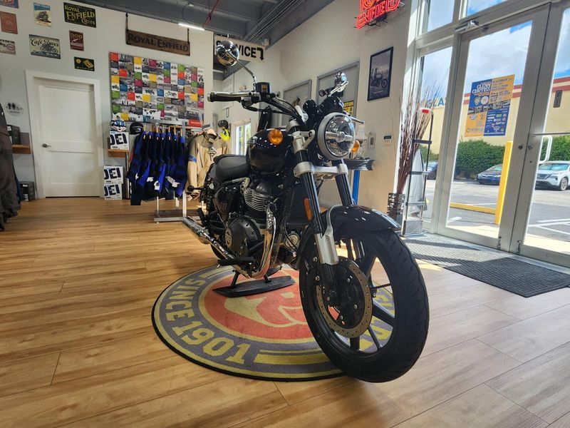 New 2024 Royal Enfield SUPER METEOR Image 3