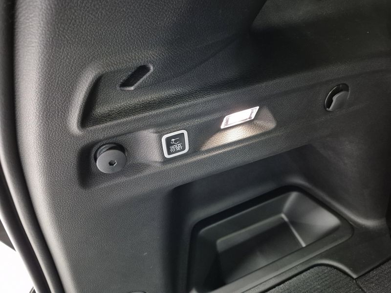 New 2025 Jeep Grand Cherokee L Limited 4x4Image 18