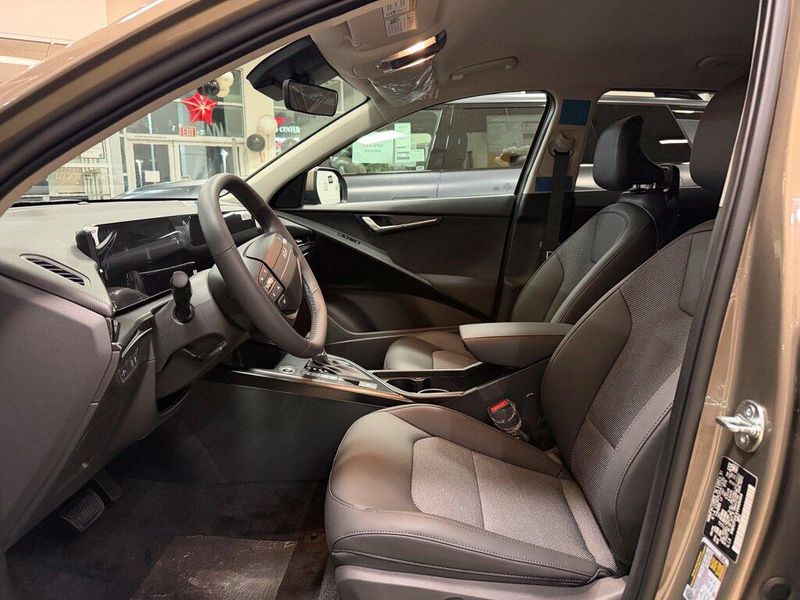 New 2027 Kia Niro LXImage 9