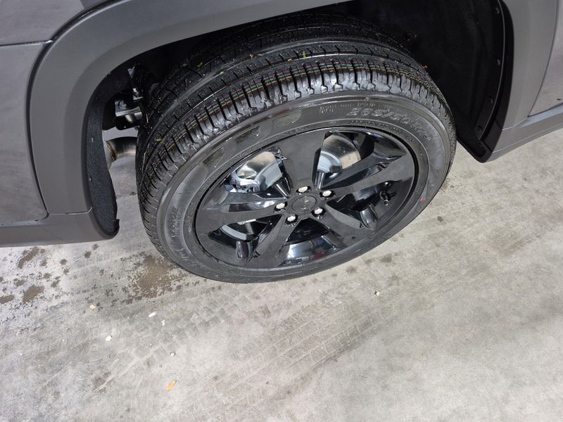 New 2025 Jeep Grand Cherokee L Limited 4x4Image 6