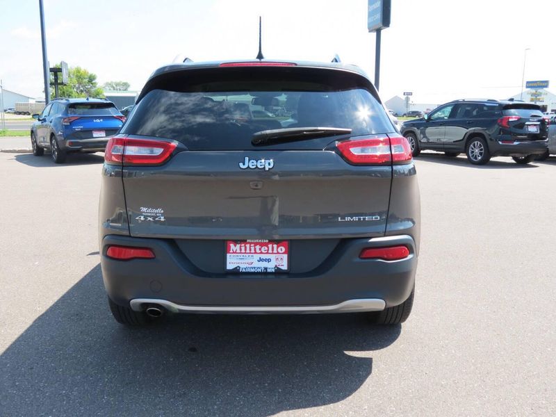 Used 2017 Jeep Cherokee Limited 4x4 4dr SUVImage 6