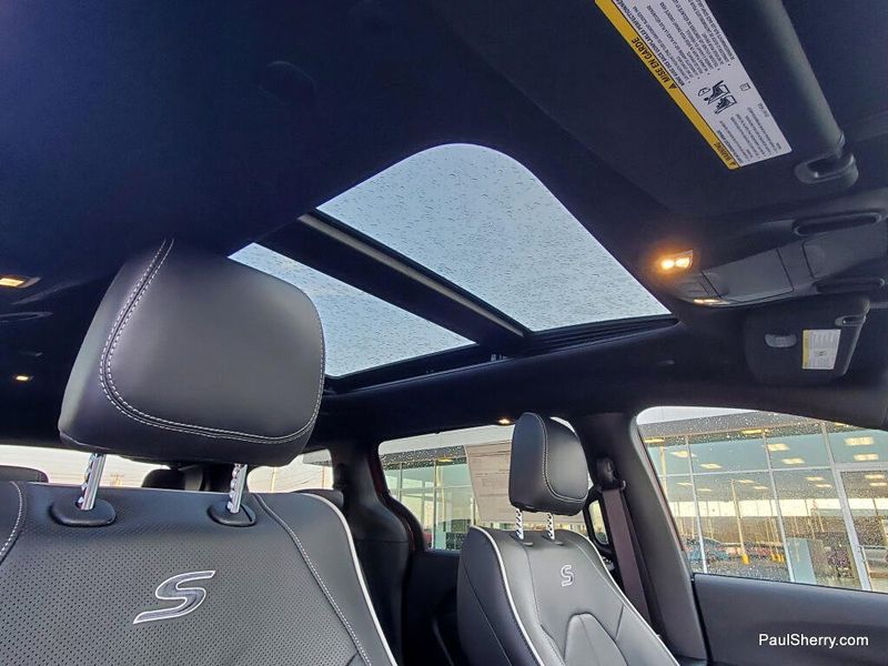 New 2026 Chrysler Pacifica Limited