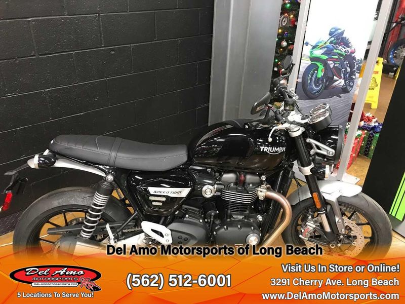 2024 Triumph SPEED TWIN 1200  in a JET BLACK exterior color. Del Amo Motorsports of Long Beach (562) 362-3160 delamomotorsports.com 