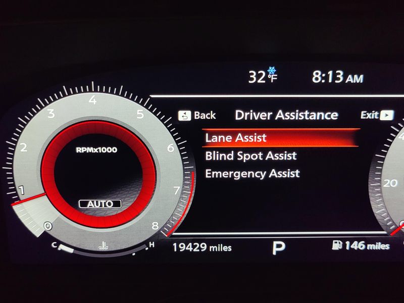 2023 Nissan Pathfinder Platinum V6 AWD BlackImage 8