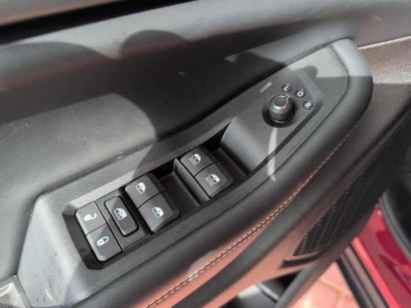 2024 Jeep Grand Cherokee L Altitude X 4x4Image 12