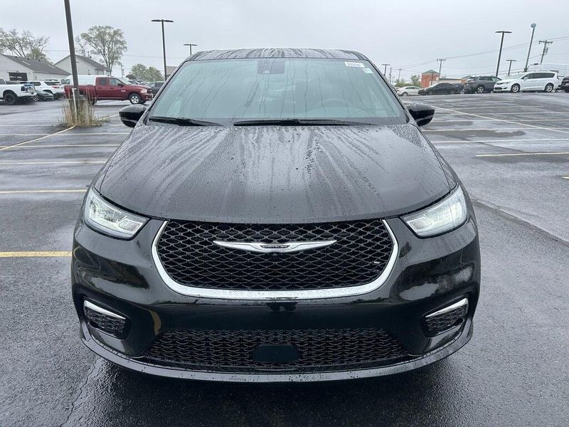 2025 Chrysler Pacifica SelectImage 6