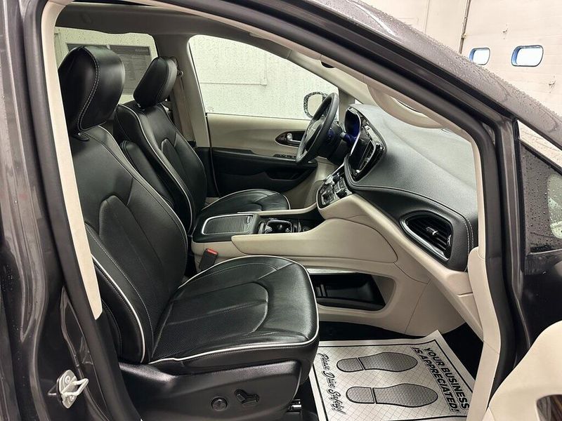 2023 Chrysler Pacifica LimitedImage 32