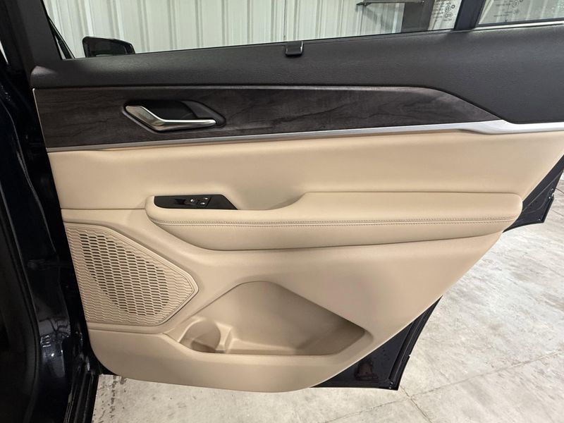 Used 2024 Jeep Grand Cherokee L LimitedImage 12