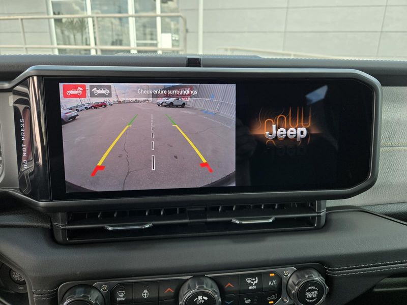 2025 Jeep Wrangler Unlimited Sahara photo 8