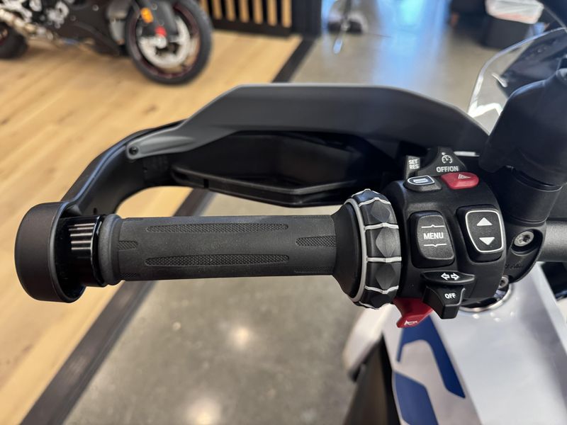 2025 BMW R 1300 GS - LIGHT WHITE 