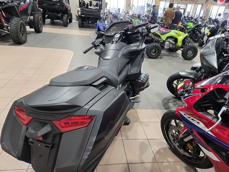 New 2025 Honda GOLD WING DCT 50TH ANNIVERSARY MATTE BLACK METALLIC Image 14