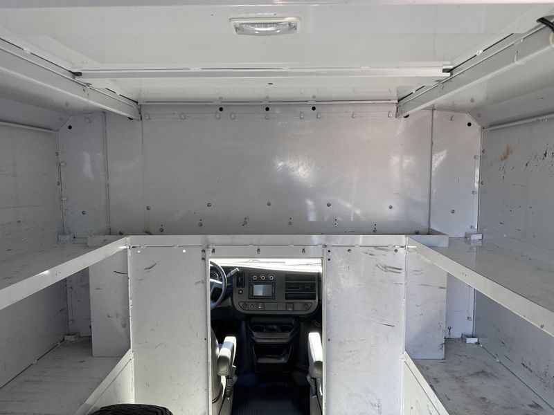 Used 2017 Chevrolet Express Cutaway Image 33