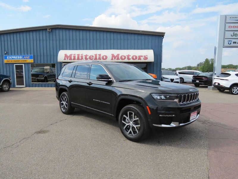 Used 2023 Jeep Grand Cherokee L Limited 4x4 4dr SUVImage 2