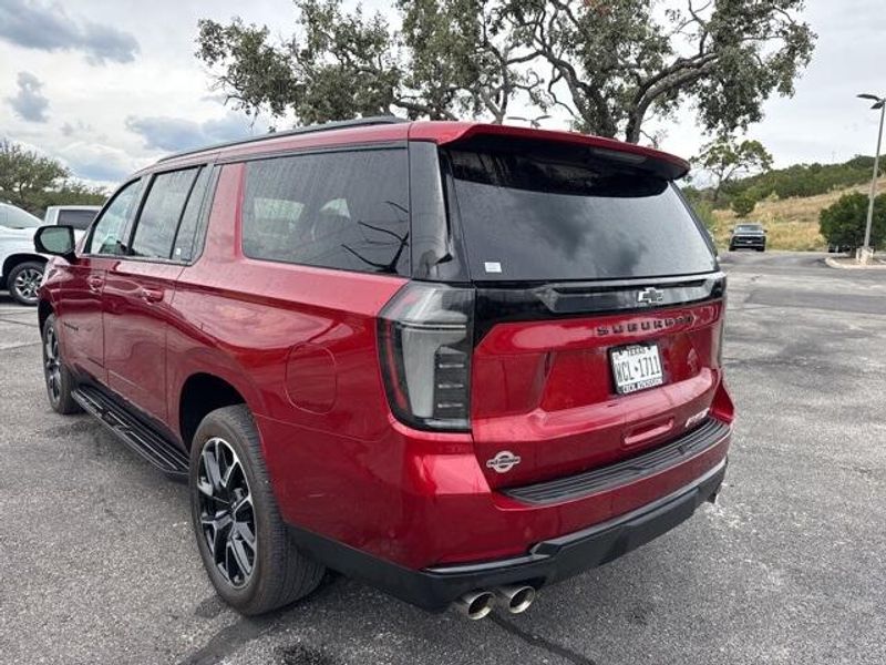 2025 Chevrolet Suburban RST photo 6