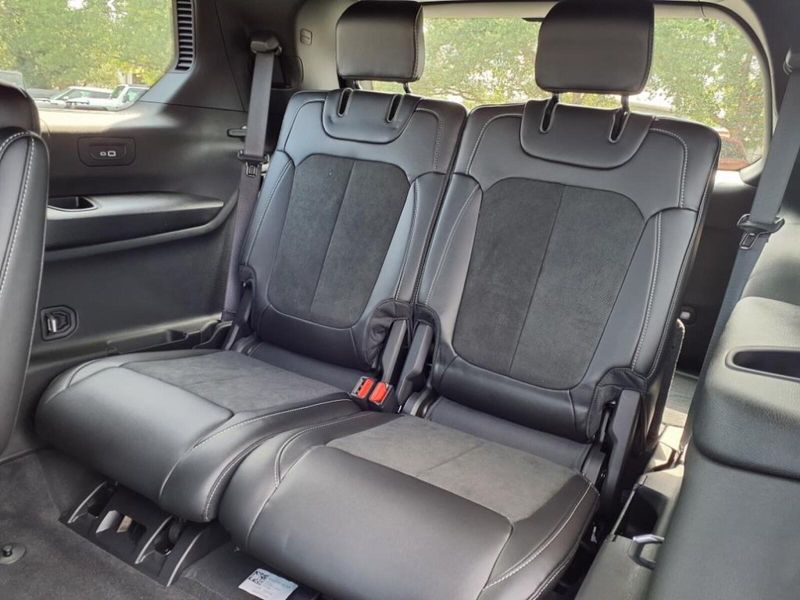 2025 Jeep Grand Cherokee Altitude photo 9