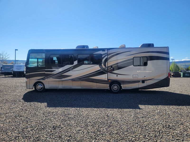 Used 2012 THOR M-32A  FORD Image 6