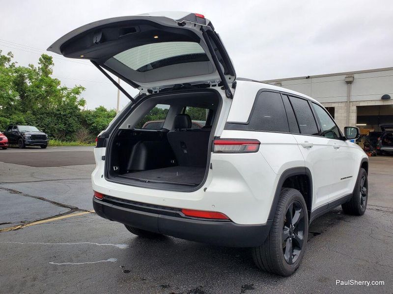 2023 Jeep Grand Cherokee Limited BlackImage 10