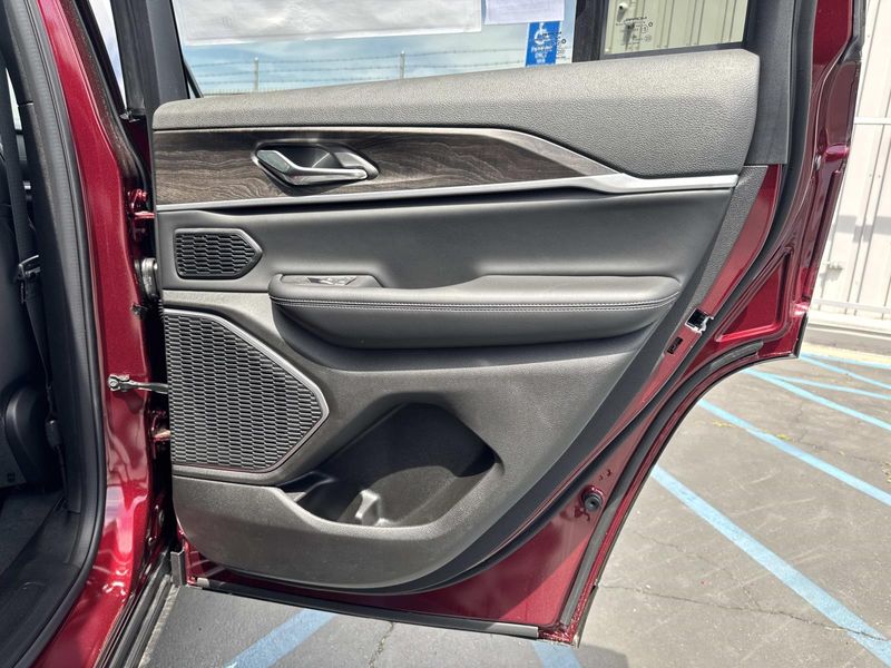 New 2026 Jeep Grand Cherokee Limited 4x2