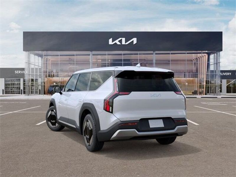 New 2026 Kia EV9 Light Long RangeImage 4