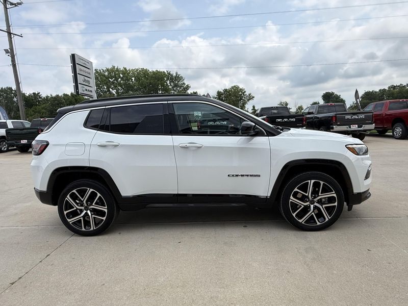 Used 2025 Jeep Compass LimitedImage 37