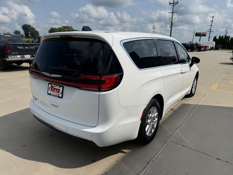 Used 2023 Chrysler Pacifica Touring LImage 36