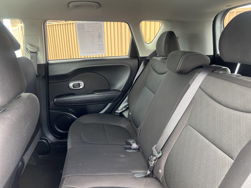 2016 Kia Soul BaseImage 16