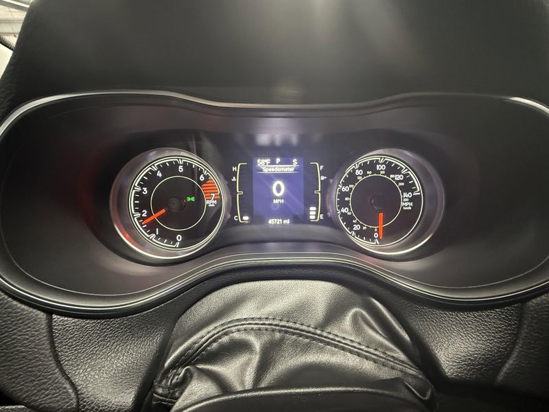 Used 2020 Jeep Cherokee AltitudeImage 28