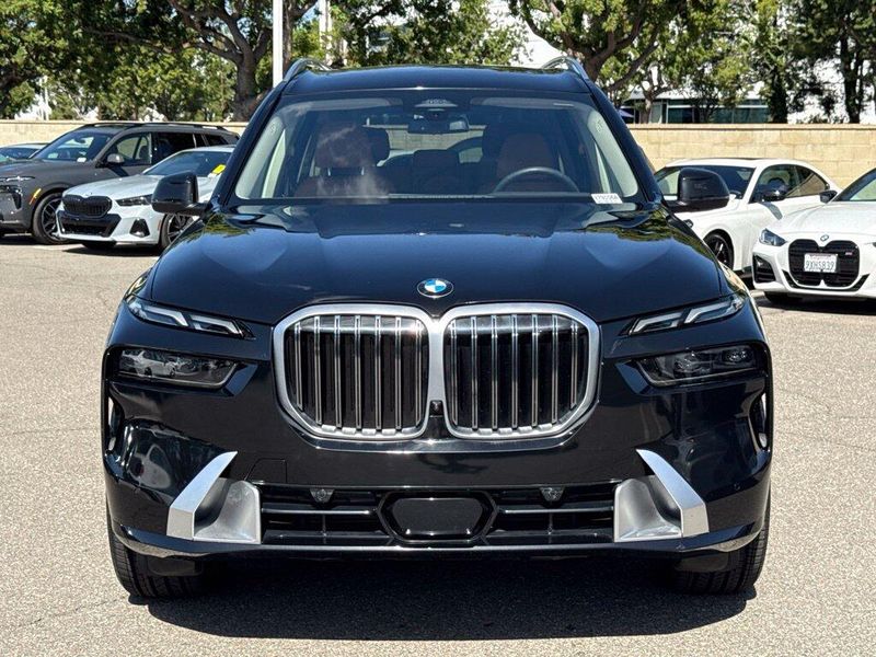 Used 2025 BMW X7 xDrive40iImage 4