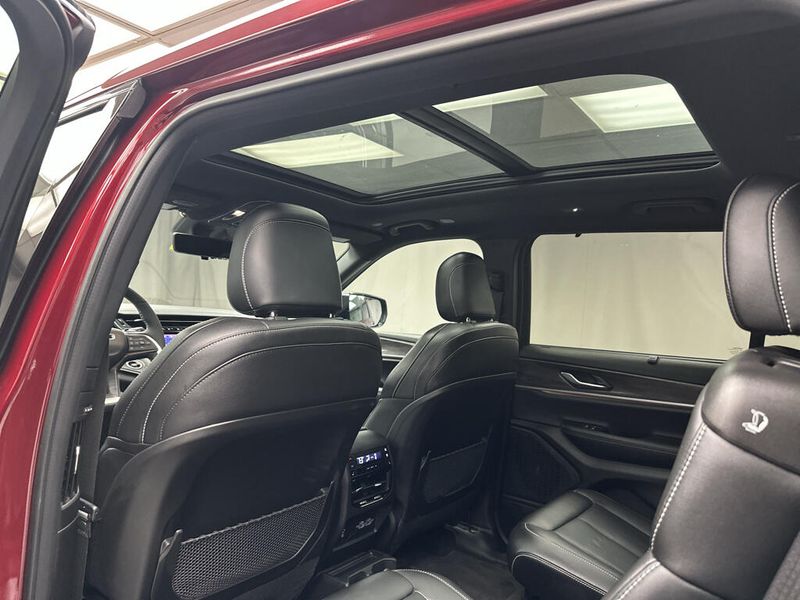 Used 2025 Jeep Grand Cherokee L LimitedImage 24