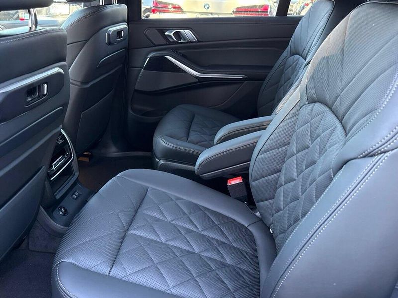 New 2027 BMW X7 xDrive40iImage 27