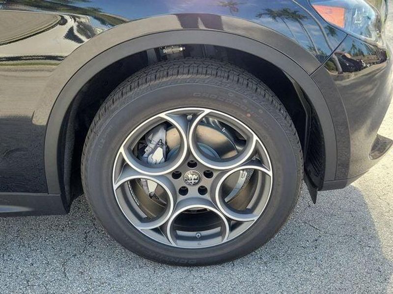 2025 Alfa Romeo Stelvio Sprint Base photo 4