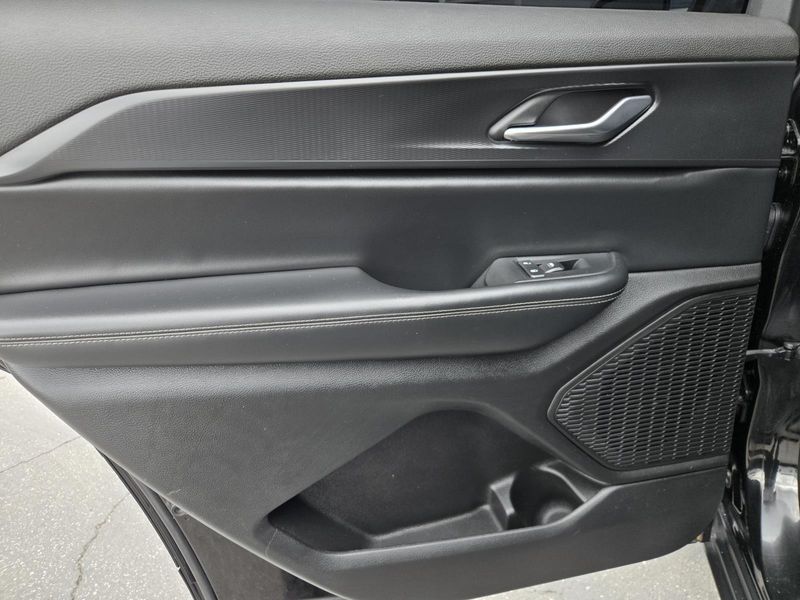 Used 2024 Jeep Grand Cherokee L Laredo X 4x2