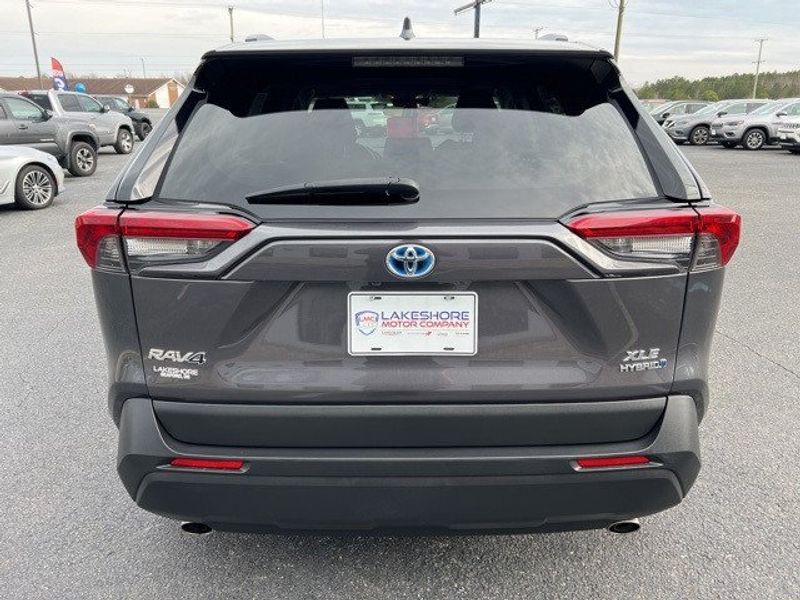 2019 Toyota RAV4 Hybrid XLEImage 6